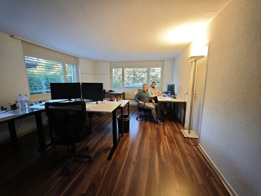 Arbeitsplätze im Büro der Flurian AG